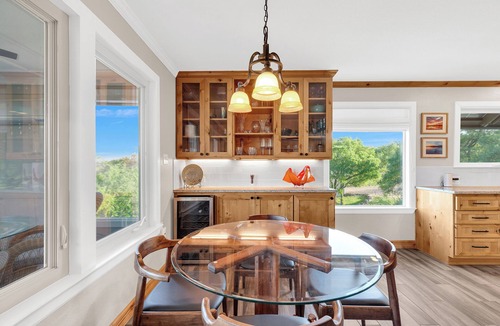 Spicewood House | Sophisticated, Serene Waterfront Paradise on Lake Travis