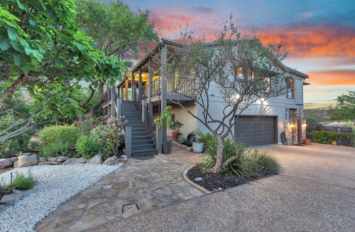 Spicewood House | Sophisticated, Serene Waterfront Paradise on Lake Travis