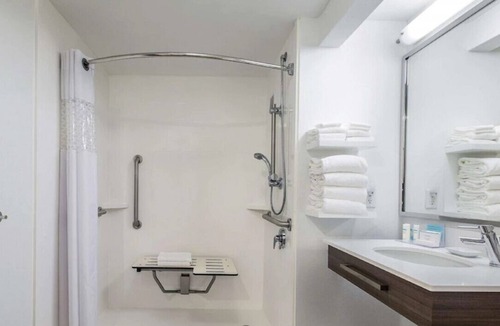 Freeport House | Sophisticated Suite for Business & Leisure Trips!