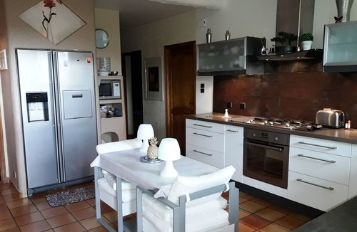 Sorgues Villa | Sorgues, 9 km from Avignon, air-conditioned villa with private pool, (Wifi internet)