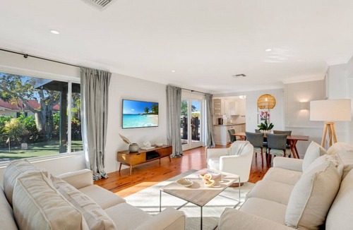 Southside House | SoSoPalmBeach-Tropical Bungalow