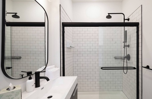 Rittenhouse Row Apartment | Sosuite | 1BR Apt w W/D, Large Dining Seating