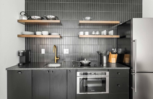 Old City Apartment | Sosuite | 2Bed Apt w Den, Laundry, Desk