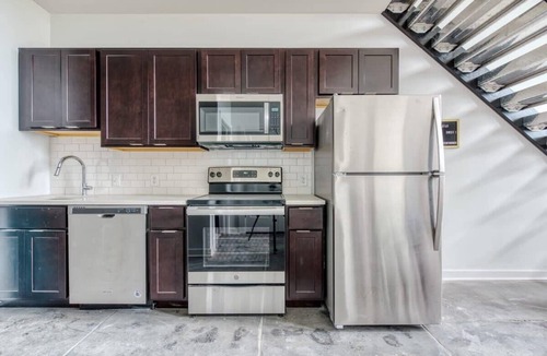 West Philadelphia Apartment | Sosuite | 3BR Loft w W/D, Gym, Lounge