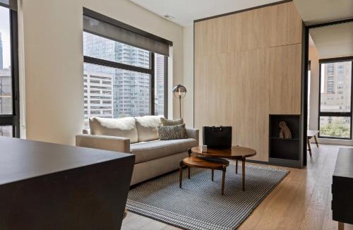 Logan Square Apartment | Sosuite at The Onyx - Museum District