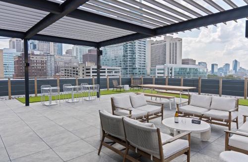 Logan Square Apartment | Sosuite at The Onyx - Museum District