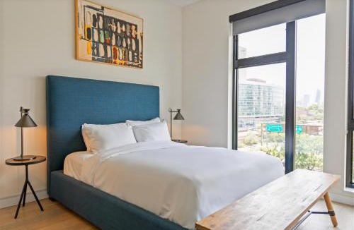 Logan Square Apartment | Sosuite at The Onyx - Museum District
