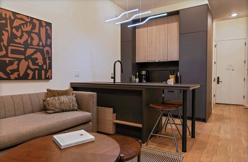 Logan Square Apartment | Sosuite | Corner 1BR Apt w Roof Deck, Gym, Laundry
