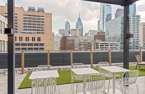 Logan Square Apartment | Sosuite | Corner 1BR Apt w Roof Deck, Gym, Laundry