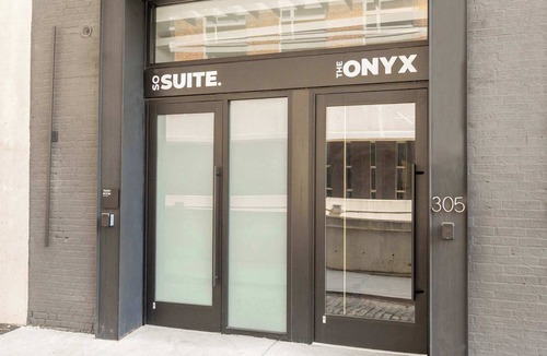 Logan Square Apartment | Sosuite | Corner 1BR Apt w Roof Deck, Gym, Laundry