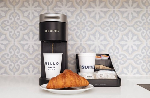 Old City Apartment | Sosuite | Corner 2BR Loft w W/D, Shared Roofdeck