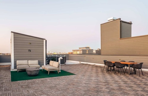 Old City Apartment | Sosuite | Corner 2BR Loft w W/D, Shared Roofdeck