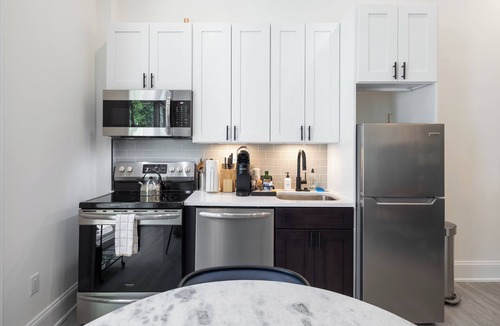 Rittenhouse Row Apartment | Sosuite | Window Wall 1BR Apt w W/D