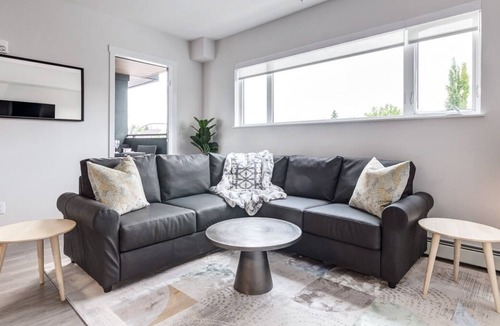 Marda Loop Apartment | Sought After Marda Loop/Minutes from Downtown