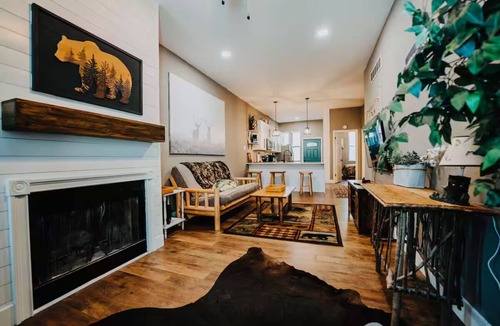 Soulard Cabin | Soulard Cabin Queen Bed WiFi Laundry Patio