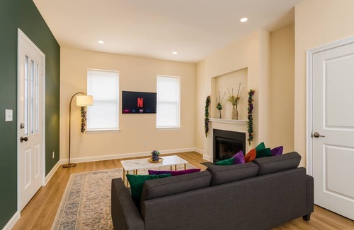 Soulard Apartment | Soulard King 1BR w Washer & 370 Mbps Wi-Fi