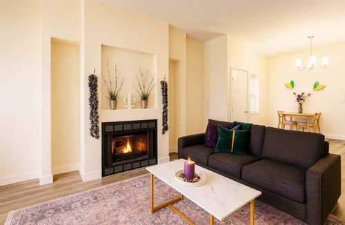 Soulard Apartment | Soulard King 1BR w Washer & 370 Mbps Wi-Fi