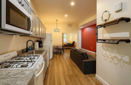 Soulard Apartment | Soulard King Loft near Anheuser-Busch Brewery