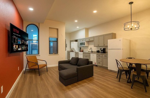 Soulard Apartment | Soulard King Loft near Anheuser-Busch Brewery