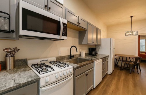 Soulard Apartment | Soulard King Loft near Anheuser-Busch Brewery