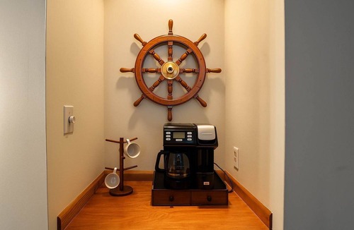 Soulard Apartment | Soulard River-View Loft - 2 King BR - Parking