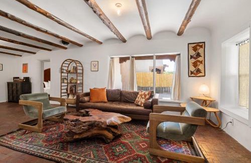 Southside House | Soulful Historic Adobe - 5 Mins to Plaza - Spacious and Inspiring