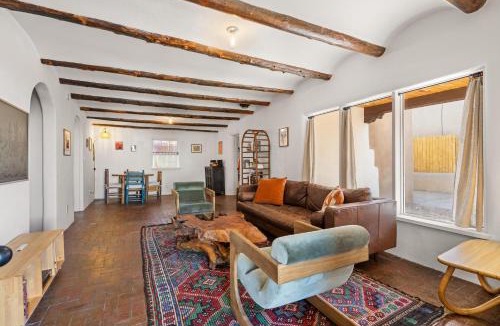 Southside House | Soulful Historic Adobe - 5 Mins to Plaza - Spacious and Inspiring
