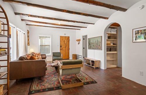 Southside House | Soulful Historic Adobe - 5 Mins to Plaza - Spacious and Inspiring