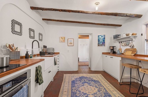 Southside House | Soulful Historic Adobe - 5 Min to Plaza