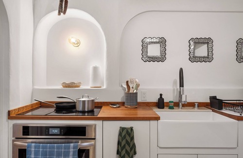 Southside House | Soulful Historic Adobe - 5 Min to Plaza
