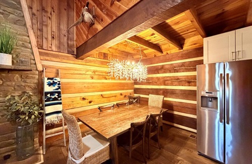 Beattyville Cabin | Soulshine- Wifi, Hot Tub, Firepit, Ping Pong Table