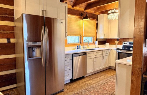 Beattyville Cabin | Soulshine- Wifi, Hot Tub, Firepit, Ping Pong Table