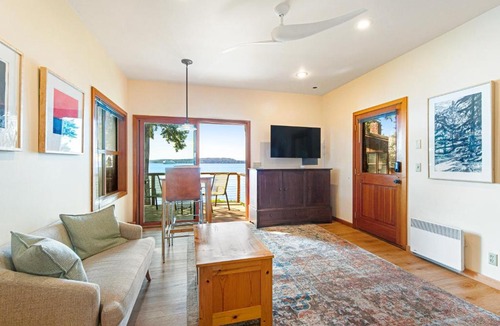 Bainbridge Island Hotel | Sound View