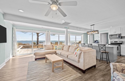 Newport House | Soundfront Retreat – Private Dock, Large Deck & Waterfront Views