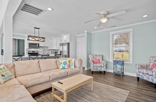 Newport House | Soundfront Retreat – Private Dock, Large Deck & Waterfront Views