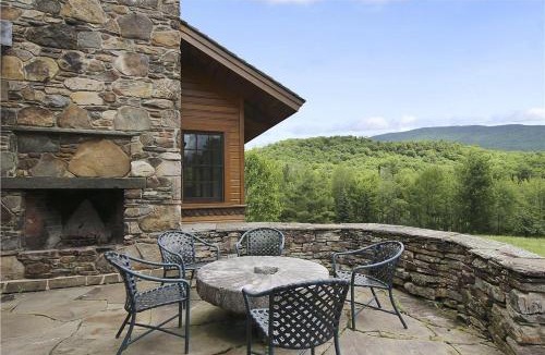 Stowe Hollow House | Soupcon: 4 br, fireplaces, game room, sauna, hot tub, views