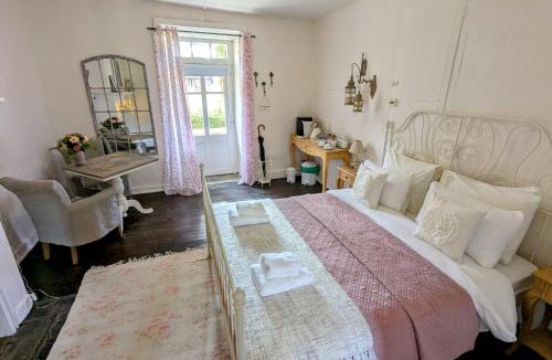 Jumilhac-le-Grand Bed & Breakfast | Sous le Chateau