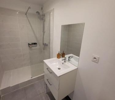 Moyen-Vernet Bed & Breakfast | Sous le vieux figuier, chambre double indépendante