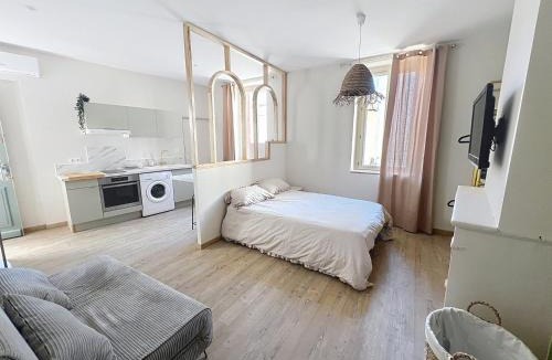 Chateauvert Apartment | Sous les arches