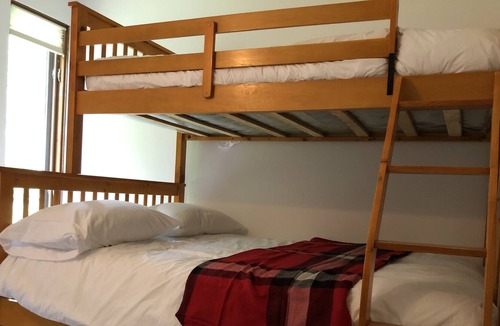 Orford Ski Chalet | Sous les Thuyas Cottage, 5 minutes from the Mont-Orford ski center