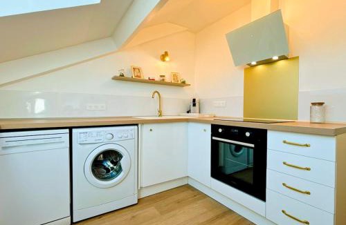 Verdun Apartment | Sous les toits de la Digue