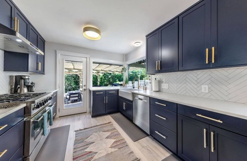 East Congress House | South ATX Home Sauna, Parking, Cowboy Pool