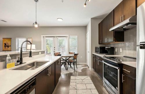 South Lamar House | South ATX Retreat - Sauna - Plunge - Pickleball