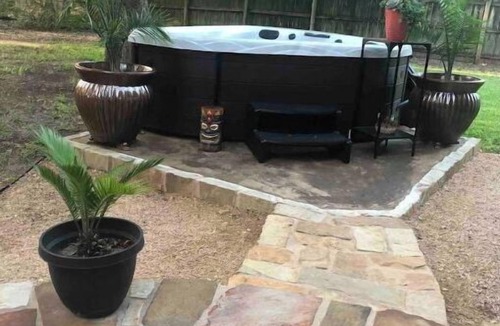 San Leanna Park House | South Austin gem - Kickback and relax!
