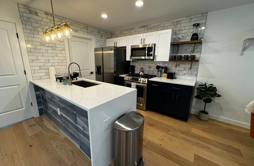 Austin House | South Austin Modern Home.Great for Long Term Stays