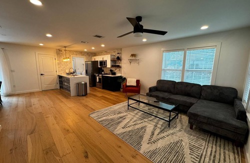 Austin House | South Austin Modern Home.Great for Long Term Stays