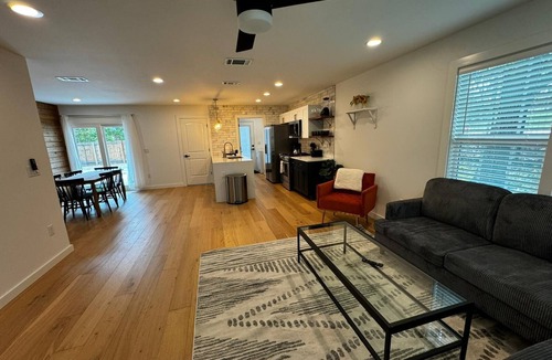 Austin House | South Austin Modern Home.Great for Long Term Stays