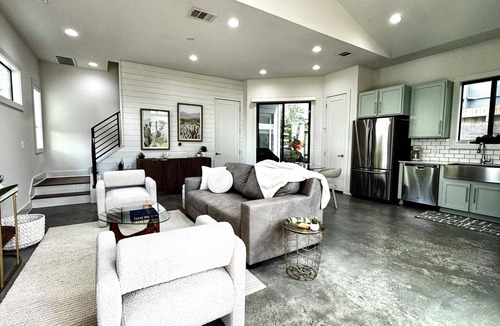 Greater South River City House | South Austin Modern - Travis Heights & SoCo