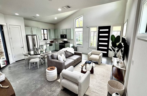 Greater South River City House | South Austin Modern - Travis Heights & SoCo