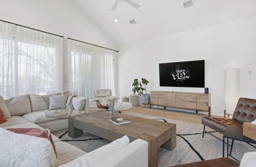 Austin House | South Austin Pool & Sauna 4BR w Firepit & Playroom